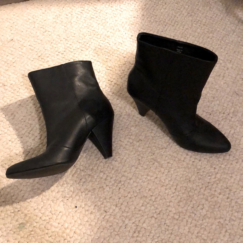 Black faux leather bootie with heel